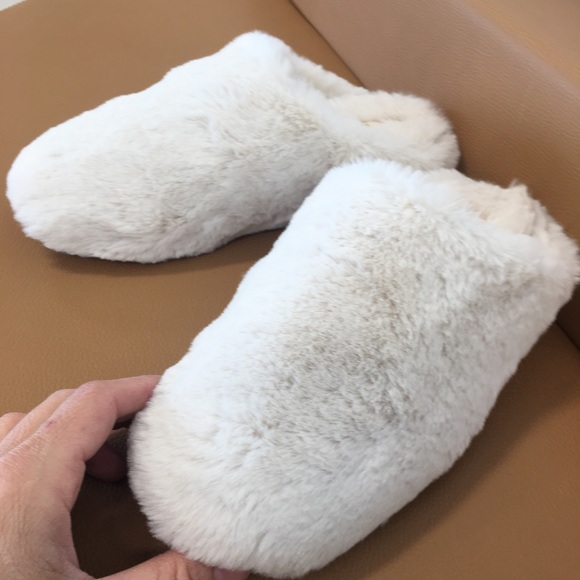 Fitflop Shoes - 🤍Furry Fit Flops🤍